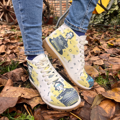 Zaljubljeni u slova - ženske cipele